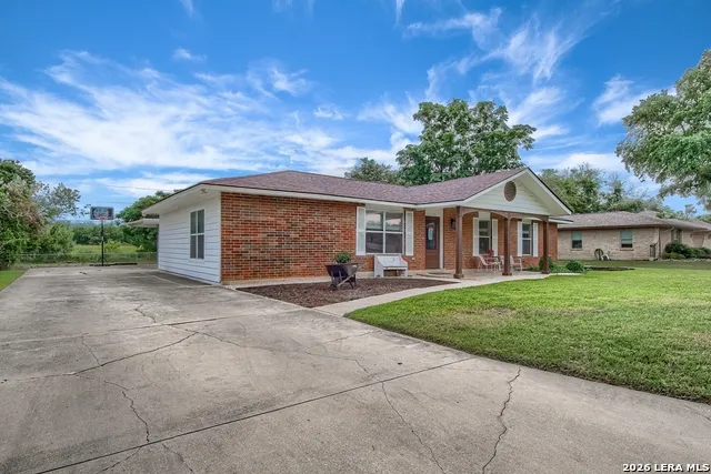 127 Hillcrest Dr La Vernia, TX 78121