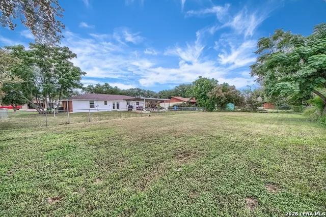 127 Hillcrest Dr La Vernia, TX 78121