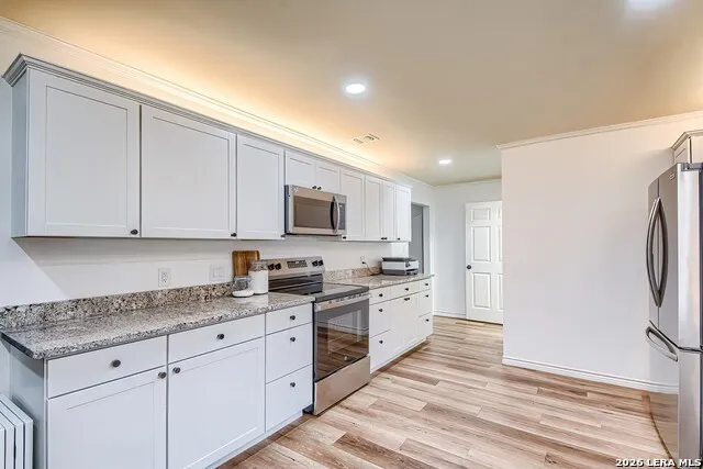 127 Hillcrest Dr La Vernia, TX 78121
