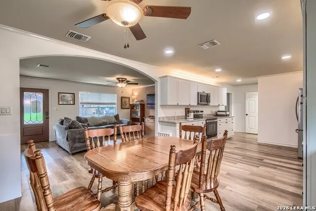 127 Hillcrest Dr La Vernia, TX 78121