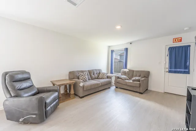 3633 Wentz Hill Dr Marion, TX 78124