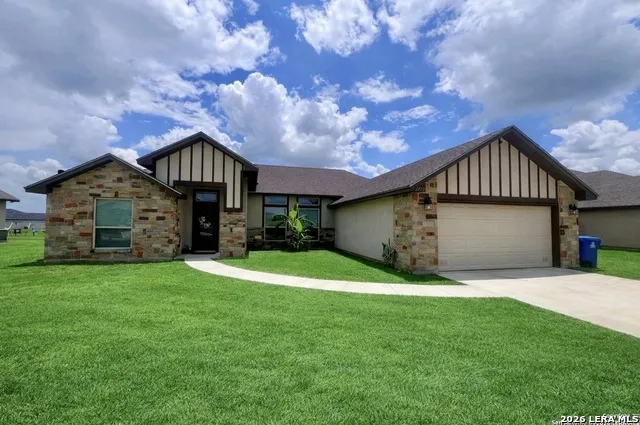 1729 Vista View Dr Pleasanton, TX 78064