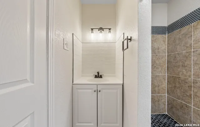 454 STOREYWOOD DR San Antonio, TX 78213