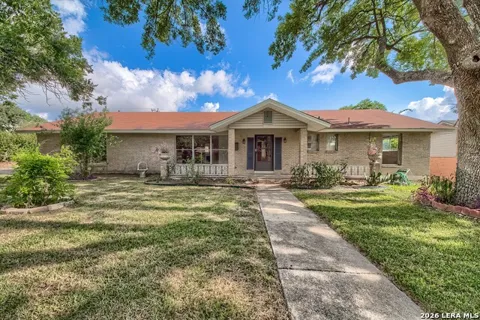 111 SHADYWOOD LN