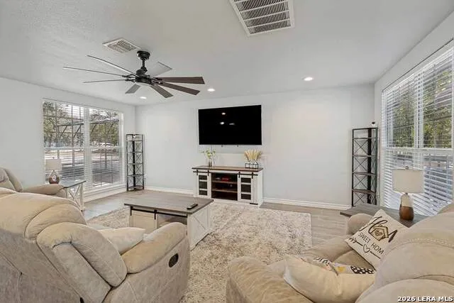 200 Oak Hollow Drive La Vernia, TX 78121