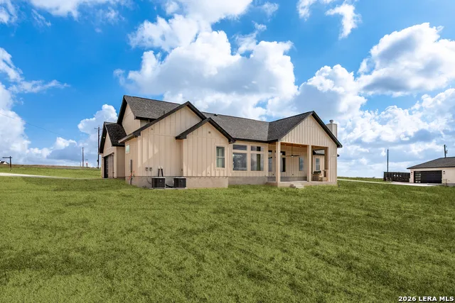 125 Dragonfly Dr La Vernia, TX 78121