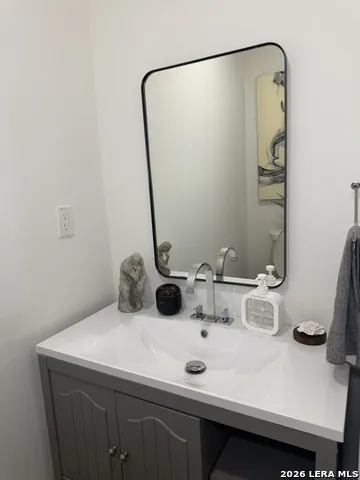 2718 Old Field Dr #302 San Antonio, TX 78247