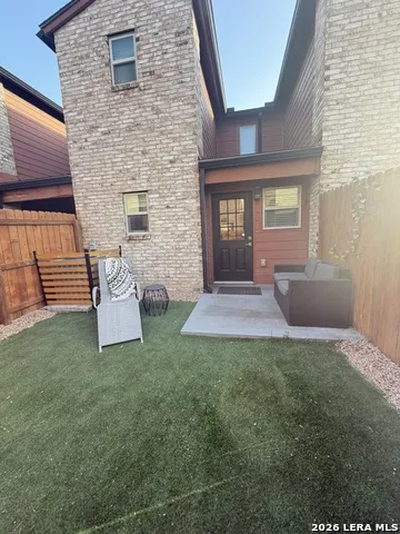 2718 Old Field Dr #302 San Antonio, TX 78247