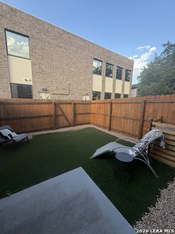 2718 Old Field Dr #302 San Antonio, TX 78247