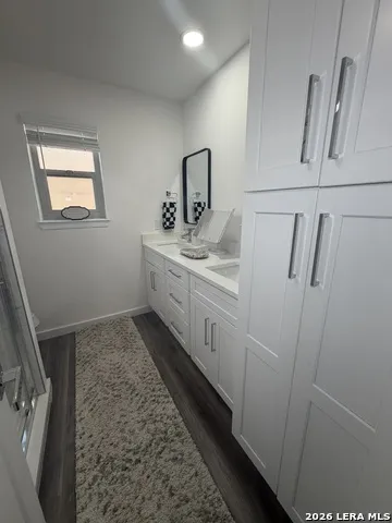 2718 Old Field Dr #302 San Antonio, TX 78247