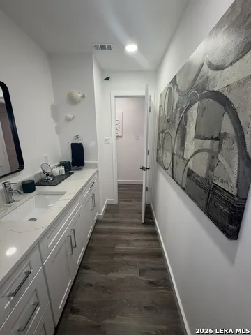 2718 Old Field Dr #302 San Antonio, TX 78247