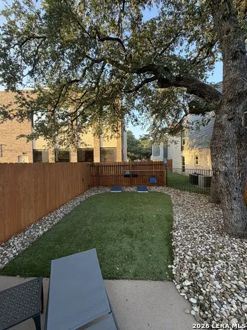 2718 Old Field Dr #302 San Antonio, TX 78247