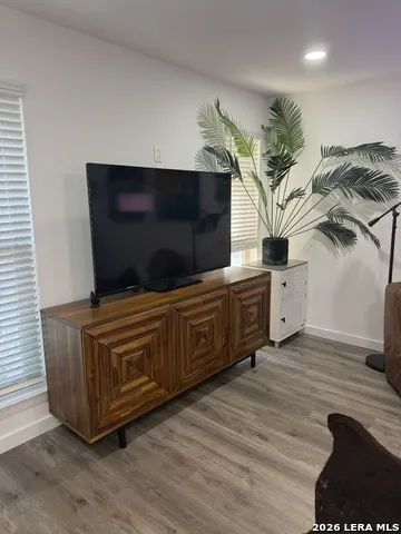 2718 Old Field Dr #302 San Antonio, TX 78247