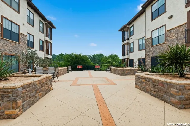 7342 OAK MANOR DR #1205 San Antonio, TX 78229