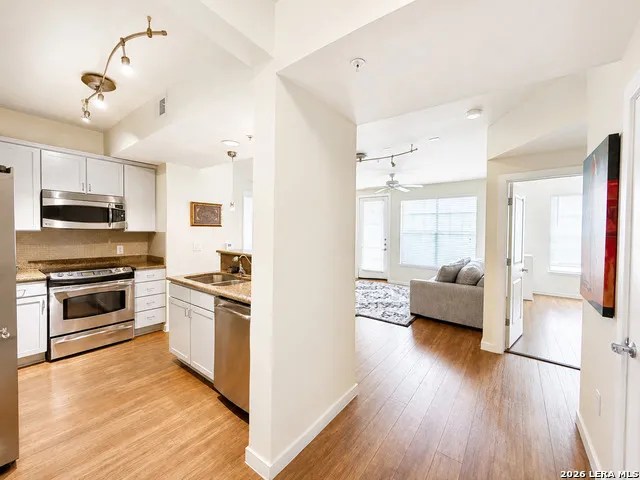 7342 OAK MANOR DR #1205 San Antonio, TX 78229