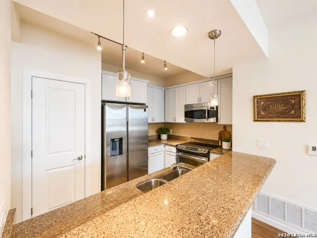 7342 OAK MANOR DR #1205 San Antonio, TX 78229
