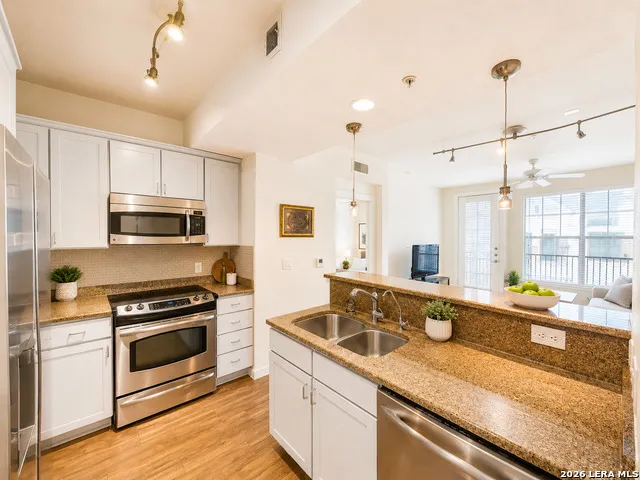 7342 OAK MANOR DR #1205 San Antonio, TX 78229