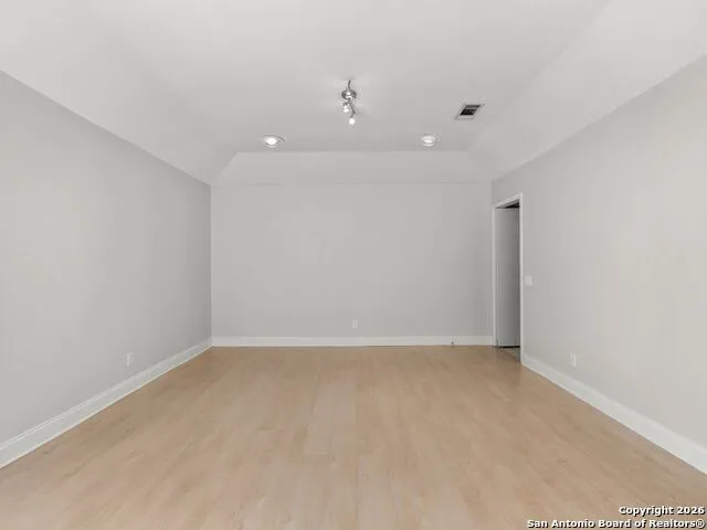 8033 New Braunfels ## 106 San Antonio, TX 78209