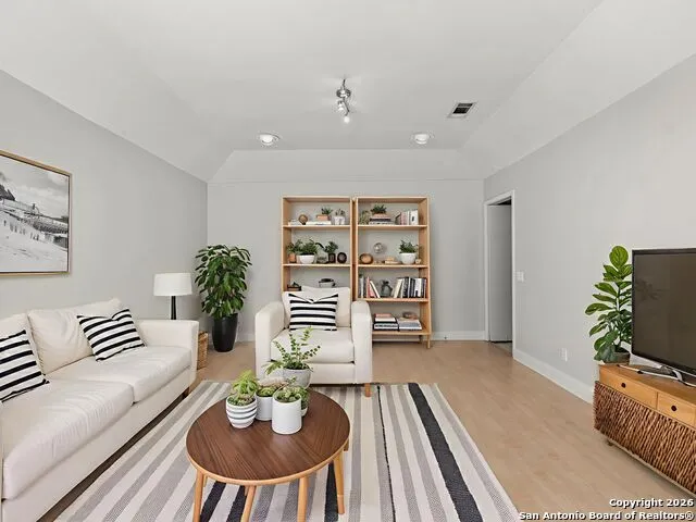 8033 New Braunfels ## 106 San Antonio, TX 78209