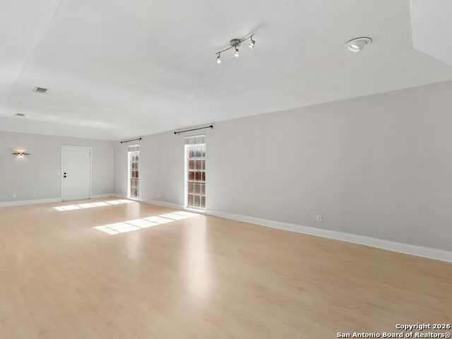 8033 New Braunfels ## 106 San Antonio, TX 78209
