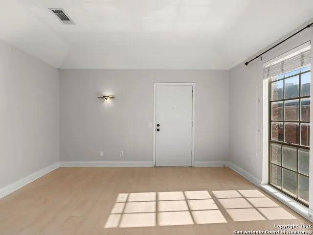 8033 New Braunfels ## 106 San Antonio, TX 78209