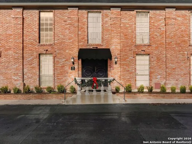 8033 New Braunfels ## 106 San Antonio, TX 78209