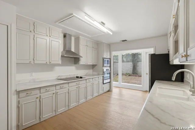484 E OLMOS DR Olmos Park, TX 78212