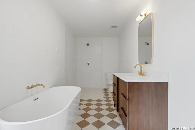 484 E OLMOS DR Olmos Park, TX 78212