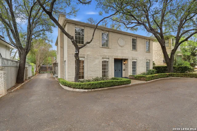 484 E OLMOS DR Olmos Park, TX 78212