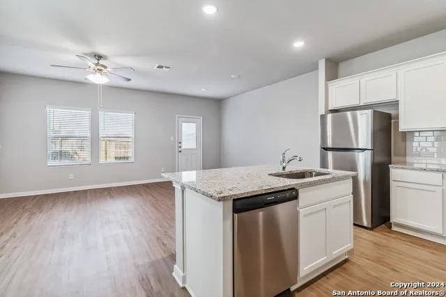 3945 Abbott Pass St Hedwig, TX 78152