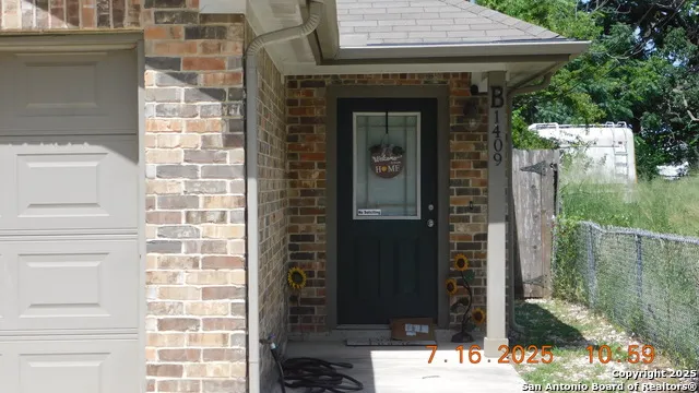 1409 W Martin Pleasanton, TX 78064