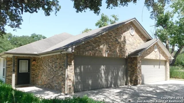1409 W Martin Pleasanton, TX 78064