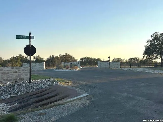 207 Crescent Hondo, TX 78861