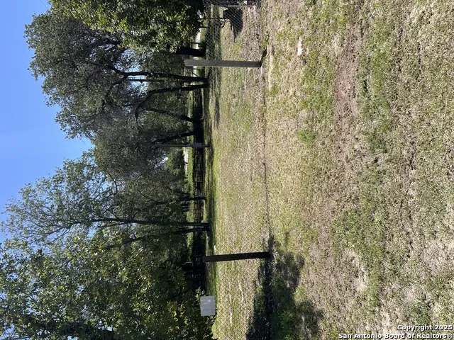 3903 Waterbrook Elmendorf, TX 78112
