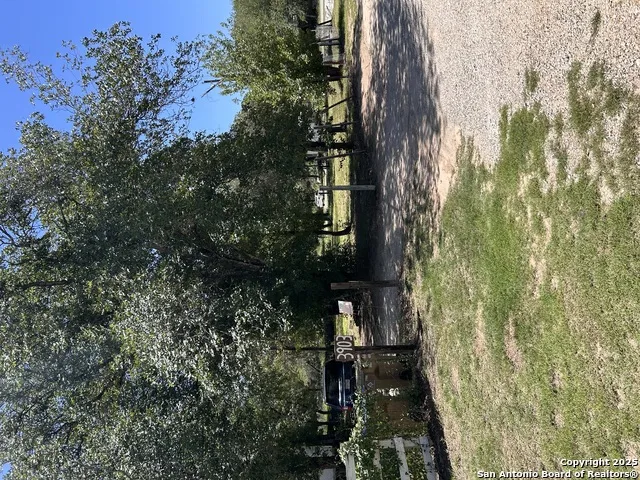 3903 Waterbrook Elmendorf, TX 78112