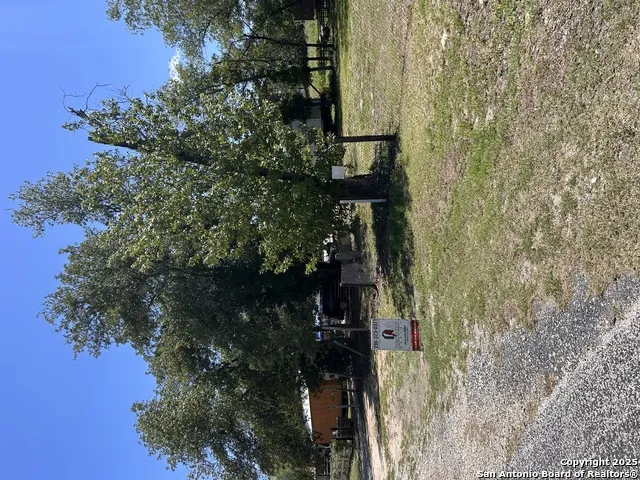 3903 Waterbrook Elmendorf, TX 78112