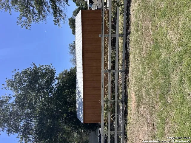 3903 Waterbrook Elmendorf, TX 78112