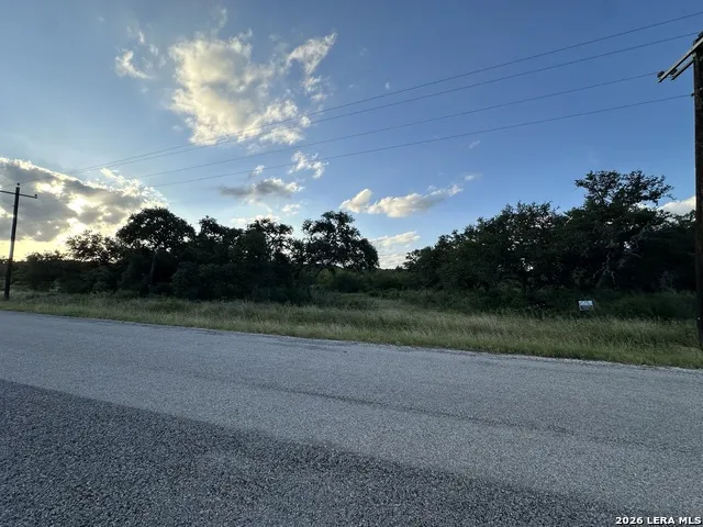 181 Grand Oaks Hondo, TX 78861