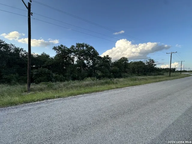 181 Grand Oaks Hondo, TX 78861