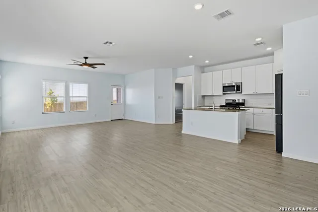 5340 CLOVES COVE St Hedwig, TX 78152