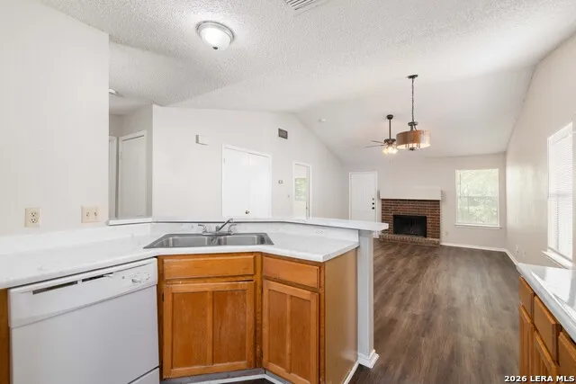 9213 SHADOW CREST DR Unit 9213 Converse, TX 78109