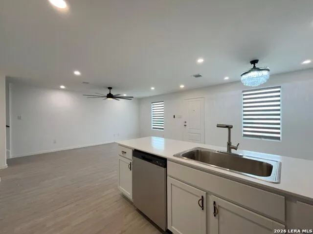 6914 Dorato Ridge Elmendorf, TX 78112