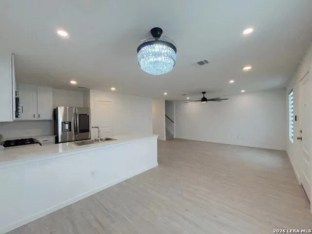 6914 Dorato Ridge Elmendorf, TX 78112