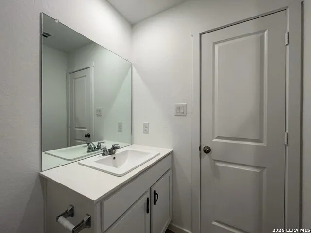 6914 Dorato Ridge Elmendorf, TX 78112