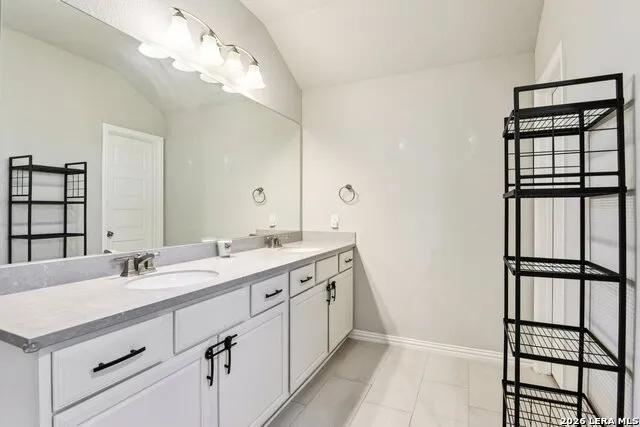 2034 EGRET AVE New Braunfels, TX 78132