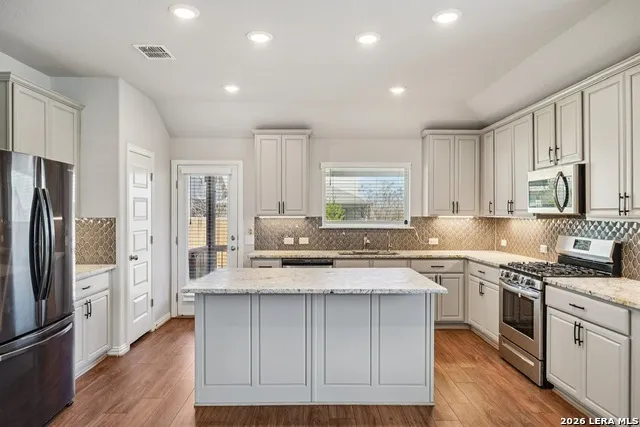 2034 EGRET AVE New Braunfels, TX 78132