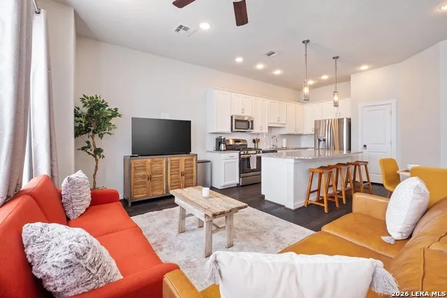 2009 MCCULLOUGH AVE San Antonio, TX 78212