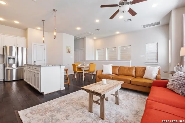 2009 MCCULLOUGH AVE San Antonio, TX 78212