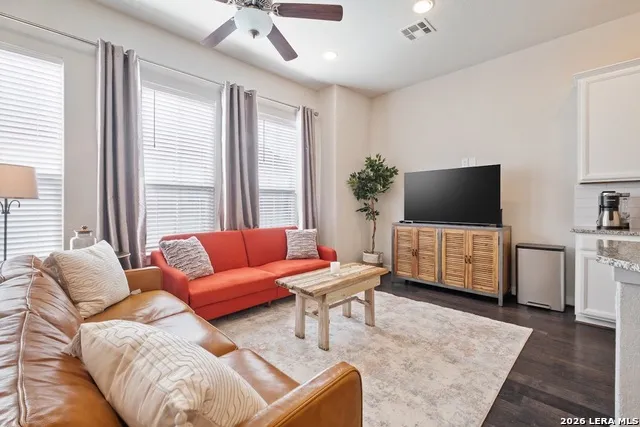 2009 MCCULLOUGH AVE San Antonio, TX 78212