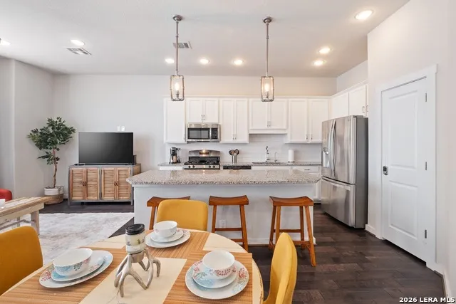 2009 MCCULLOUGH AVE San Antonio, TX 78212